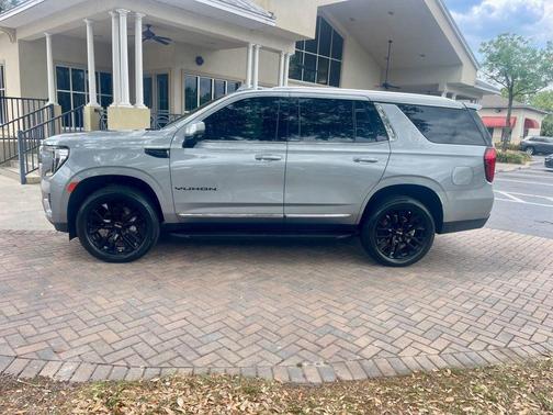 Sterling Metallic 2023 GMC Yukon SLT