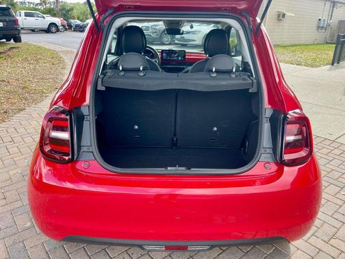 RED 2024 FIAT 500e INSPI(RED)