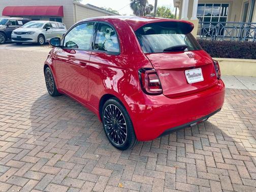 RED 2024 FIAT 500e INSPI(RED)