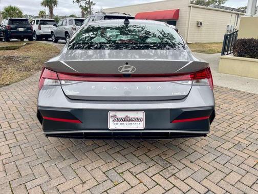 2025 Hyundai ELANTRA Limited