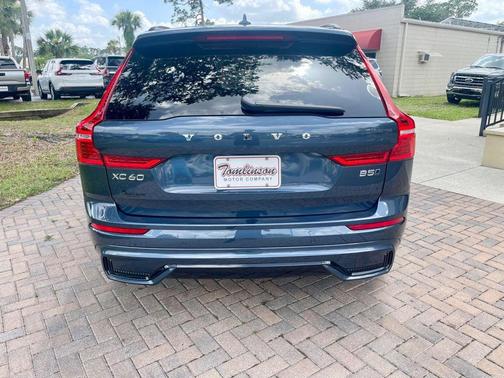 2024 Volvo XC60 B5 AWD Plus Dark Theme