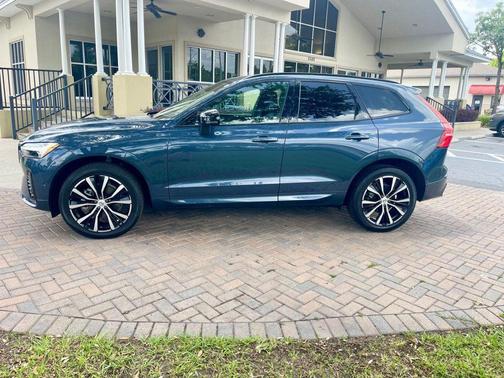 2024 Volvo XC60 B5 AWD Plus Dark Theme
