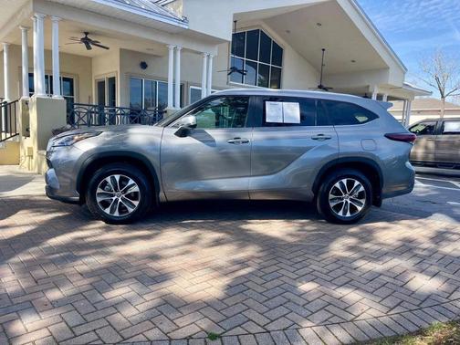 2025 Toyota Highlander Hybrid XLE