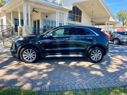 2022 Cadillac XT4 Premium Luxury