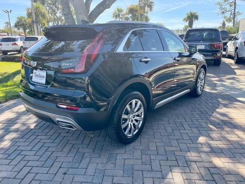 2022 Cadillac XT4 Premium Luxury