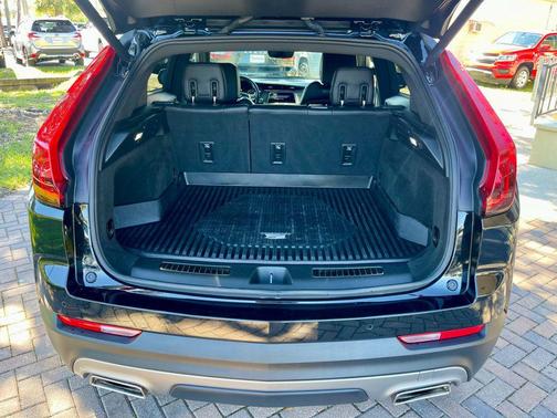 2022 Cadillac XT4 Premium Luxury