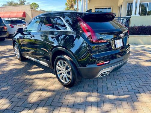 2022 Cadillac XT4 Premium Luxury