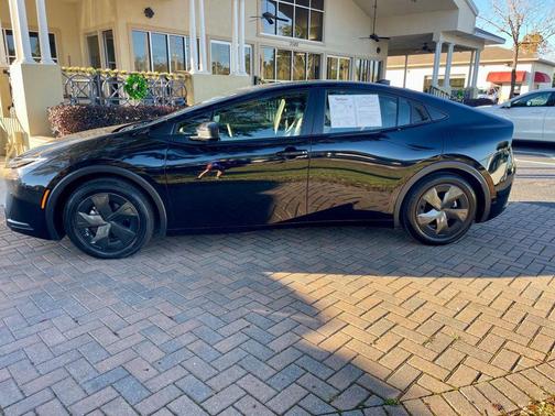 2025 Toyota Prius LE