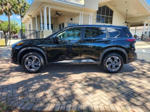 Super Black 2025 Nissan Rogue SV