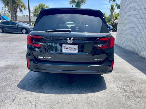 Crystal Black Pearl 2025 Honda Odyssey Sport-L