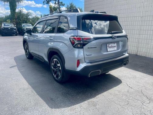 Ice Silver Metallic 2025 Subaru Forester Limited