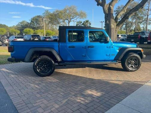 2022 Jeep Gladiator Sport