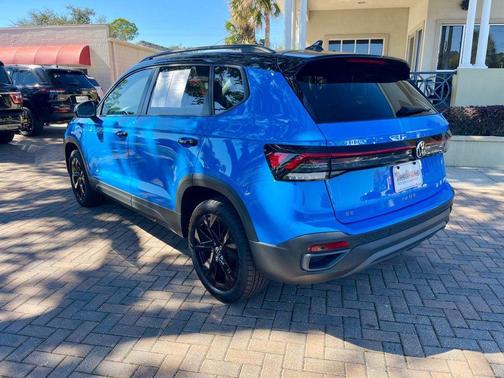 2025 Volkswagen Taos SE Black FWD