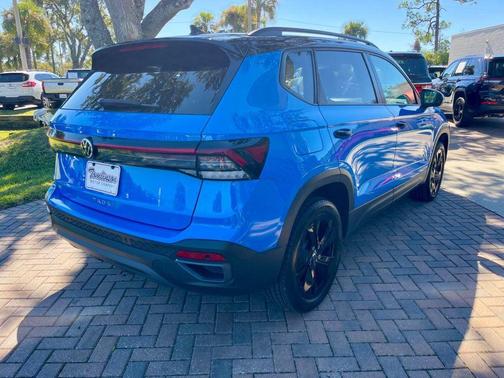 2025 Volkswagen Taos SE Black FWD