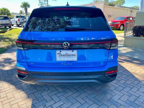 2025 Volkswagen Taos SE Black FWD