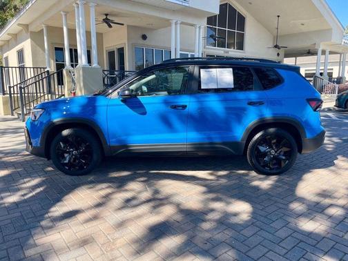 2025 Volkswagen Taos SE Black FWD