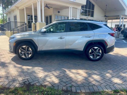 Shimmering Silver 2025 Hyundai TUCSON SEL