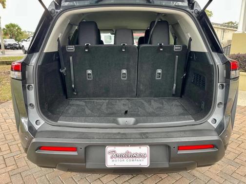 2024 Nissan Pathfinder SV 2WD