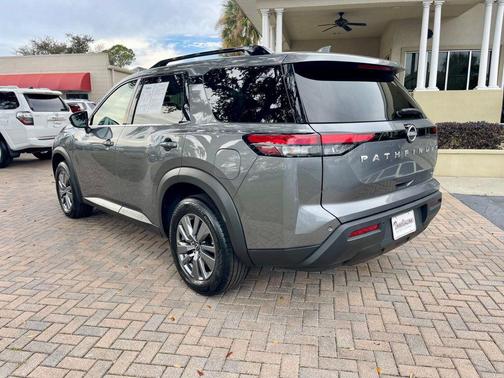 2024 Nissan Pathfinder SV 2WD