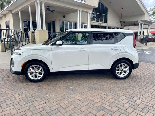 Snow White Pearl 2021 Kia Soul S