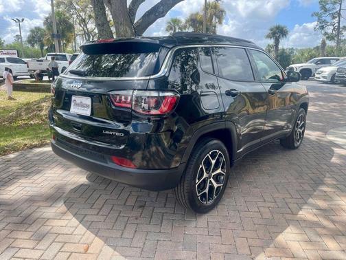 Diamond Black Crystal Pearlcoat 2025 Jeep Compass Limited