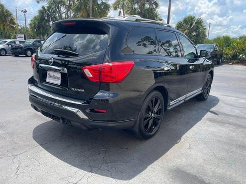 Magnetic Black Metallic 2017 Nissan Pathfinder Platinum