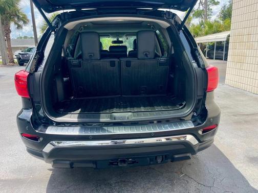 Magnetic Black Metallic 2017 Nissan Pathfinder Platinum