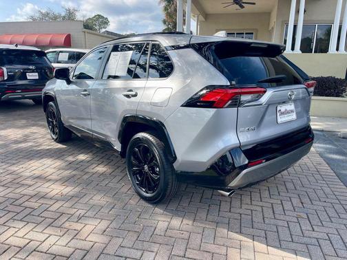 2025 Toyota RAV4 Hybrid SE