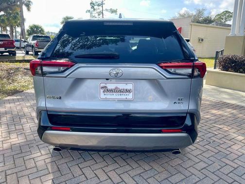 2025 Toyota RAV4 Hybrid SE