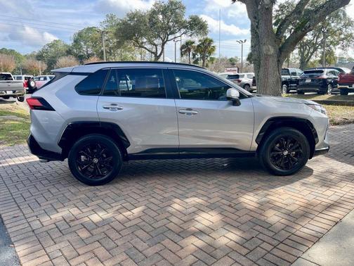 2025 Toyota RAV4 Hybrid SE