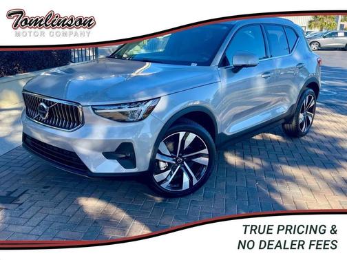 2025 Volvo XC40 B5 AWD Plus Bright Theme