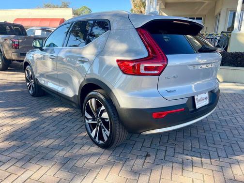 2025 Volvo XC40 B5 AWD Plus Bright Theme