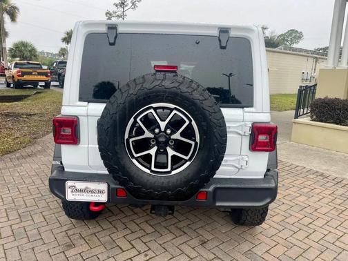 Bright White Clearcoat 2025 Jeep Wrangler Rubicon