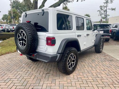 Bright White Clearcoat 2025 Jeep Wrangler Rubicon