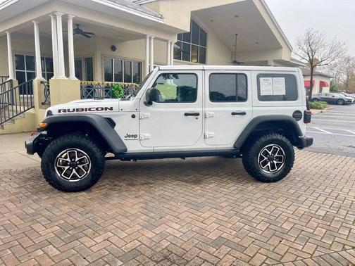 Bright White Clearcoat 2025 Jeep Wrangler Rubicon