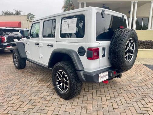 Bright White Clearcoat 2025 Jeep Wrangler Rubicon