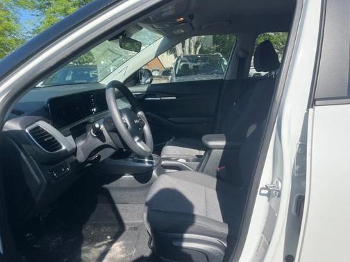 Snow White Pearl 2025 Kia Seltos LX
