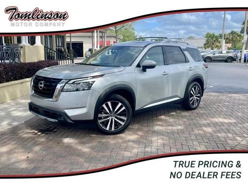 Brilliant Silver Metallic 2024 Nissan Pathfinder PLATINUM