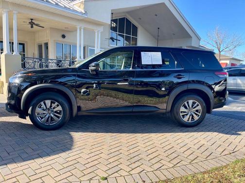 2025 Nissan Pathfinder S