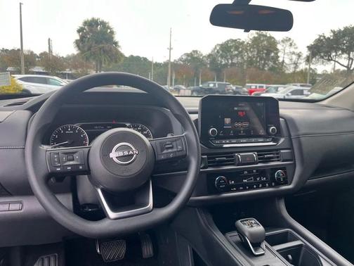 2025 Nissan Pathfinder S