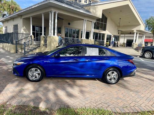 2025 Hyundai ELANTRA SE