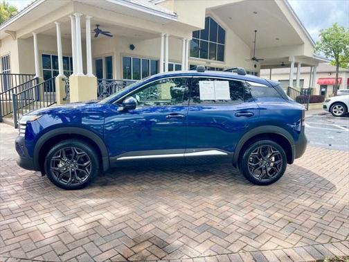 2025 Nissan Kicks SR