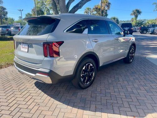 Wolf Gray 2025 Kia Sorento S