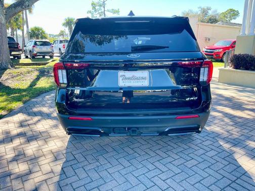 2025 Ford Explorer ST-Line 4WD