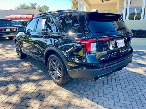 2025 Ford Explorer ST-Line 4WD