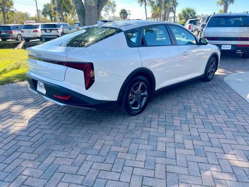 2025 Kia K4 LXS FWD