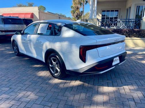 2025 Kia K4 LXS FWD
