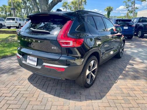 2023 Volvo XC40 B5 AWD Plus Dark Theme
