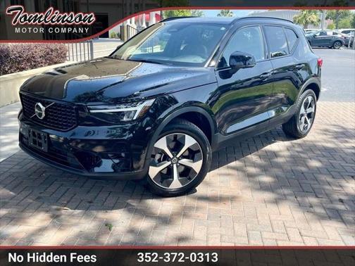 2023 Volvo XC40 B5 AWD Plus Dark Theme