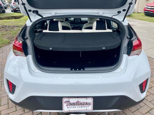 2020 Hyundai Veloster 2